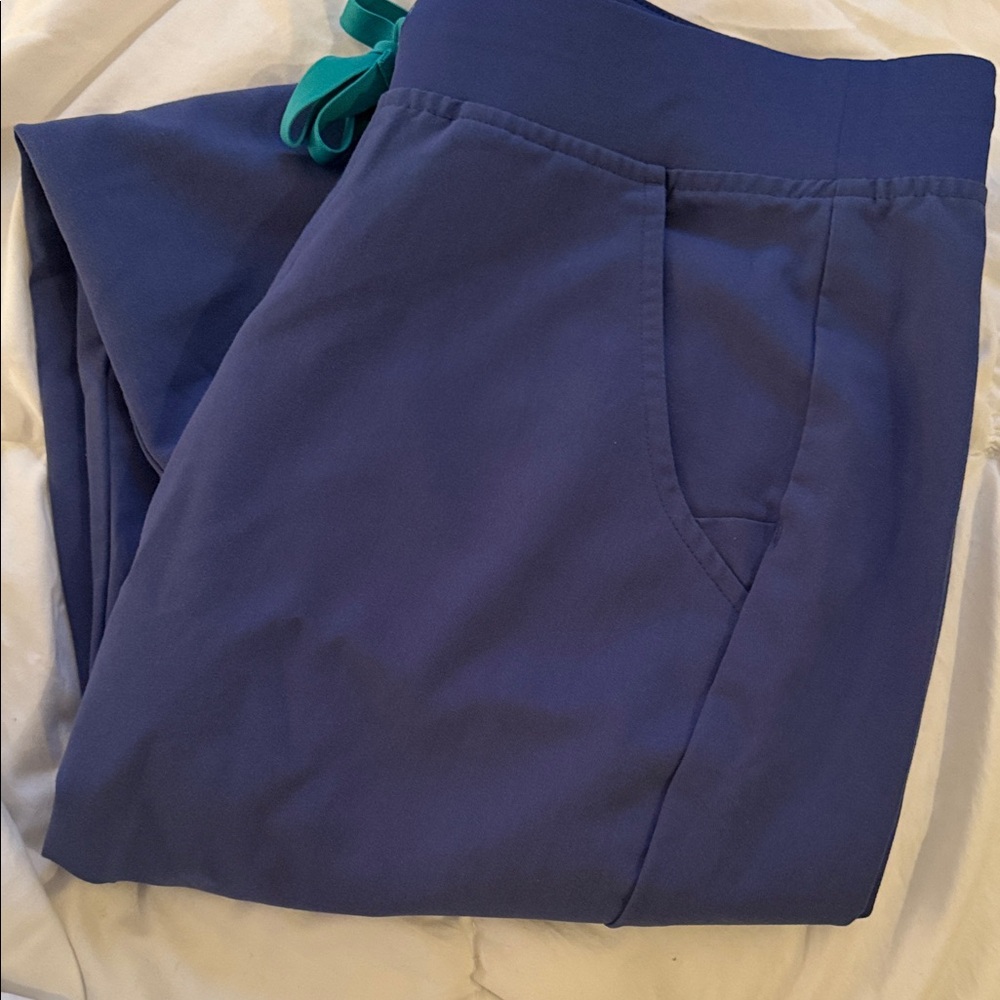 Figs Women’s Zamora Jogger Scrubs, Big Sky, MP
